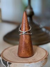 Load image into Gallery viewer, Vintage Sterling Silver Open Weave Geometric Split Shank Statement Ring US Size 8 1/2