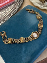 Load image into Gallery viewer, Vintage Midcentury Gold Tone & Resin Cameo Panel Link Bracelet 7"