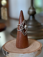 Load image into Gallery viewer, Vintage Sterling Silver Open Weave Geometric Split Shank Statement Ring US Size 8 1/2