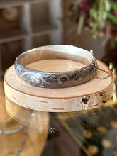 Load image into Gallery viewer, Vintage 1960s English Hallmarked CPS Sterling Silver Hand Engraved Leaf Scroll Hinged Bangle Bracelet Safety Chain