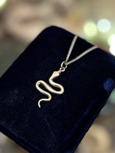 Load image into Gallery viewer, Vintage Sterling Silver Coiled Slithering Snake Serpent Pendant Necklace 17.75”