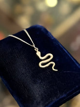Load image into Gallery viewer, Vintage Sterling Silver Coiled Slithering Snake Serpent Pendant Necklace 17.75”