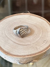 Load image into Gallery viewer, Vintage Signed 925 BOMA Sterling Silver Ribbed Crescent Design Band Ring US Size 8 1/4