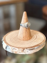 Load image into Gallery viewer, Vintage Signed 925 BOMA Sterling Silver Ribbed Crescent Design Band Ring US Size 8 1/4