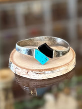 Load image into Gallery viewer, Vintage Signed Taxco TN-32 Mexico 925 Sterling Silver Genuine Turquoise & Black Onyx Hinged Clamp Cuff Bracelet
