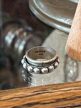 Load image into Gallery viewer, Vintage Mexico Sterling Silver Ball Spinner Ring Band Unisex US Size 5 3/4