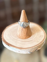 Load image into Gallery viewer, Vintage Signed 925 BOMA Sterling Silver Ribbed Crescent Design Band Ring US Size 8 1/4