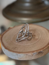 Load image into Gallery viewer, Vintage Sterling Silver Open Weave Geometric Split Shank Statement Ring US Size 8 1/2