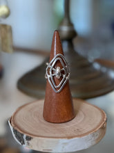Load image into Gallery viewer, Vintage Sterling Silver Open Weave Geometric Split Shank Statement Ring US Size 8 1/2
