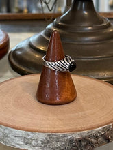 Load image into Gallery viewer, Vintage Signed SARAH Coventry Sterling Silver Spiral & Black Cabochon Ring US Size 7