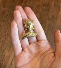 Load image into Gallery viewer, Pair of Vintage 1960s Midcentury Gold Tone Asian Geisha Brooch Pins Japanese