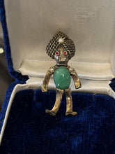Load image into Gallery viewer, Vintage Signed KRAMER Bronze Tone Indian Turban Jeweled Brooch Pin