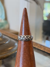Load image into Gallery viewer, Vintage Sterling Silver Dome Filigree Openwork Band Ring US 8