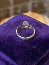 Load image into Gallery viewer, Vintage Sterling Silver Irish Claddagh Unisex Ring US 7.25