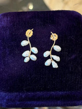 Load image into Gallery viewer, Vintage 14K Yellow Gold Baroque Freshwater Pearl Branch Delicate Earrings