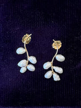 Load image into Gallery viewer, Vintage 14K Yellow Gold Baroque Freshwater Pearl Branch Delicate Earrings