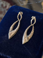 Load image into Gallery viewer, Vintage Sterling Silver Diamond Cut Dangle Earrings | Pointy Teardrops