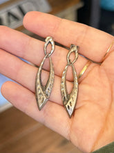 Load image into Gallery viewer, Vintage Sterling Silver Diamond Cut Dangle Earrings | Pointy Teardrops