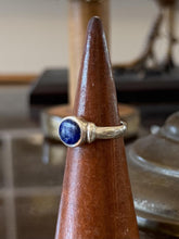 Load image into Gallery viewer, Vintage 1990s Sterling Silver Lapis Lazuli Flush Gypsy Set Ring US 8.5