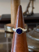 Load image into Gallery viewer, Vintage 1990s Sterling Silver Lapis Lazuli Flush Gypsy Set Ring US 8.5