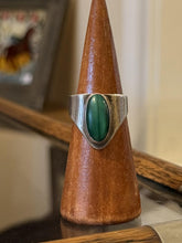 Load image into Gallery viewer, Vintage Navajo Signed F Fannie Platero Sterling Silver Malachite Ring US 9.75