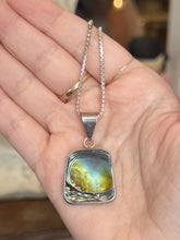 Load image into Gallery viewer, Vintage Sterling Silver Abalone Shell Pendant Necklace 18" Box Chain