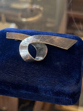 Load image into Gallery viewer, Vintage Signed TD-62 Taxco Mexico Sterling Silver Modernist Ribbon Brooch