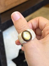 Load image into Gallery viewer, Vintage 1980s Southwestern Unisex Carved Shell Mother of Pearl Ring US 8