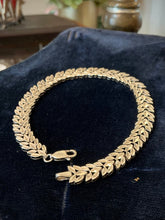 Load image into Gallery viewer, Vintage Signed SA Peruvian Sterling Silver Cut Leaves Link Chain Bracelet 7.5"