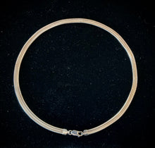 Load image into Gallery viewer, Vintage 1990s Signed M 925 ITALY Sterling Silver 6mm Omega Chain Necklace 17"