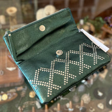 Load image into Gallery viewer, The EMERALD CITY Clutch in Metallic Green
