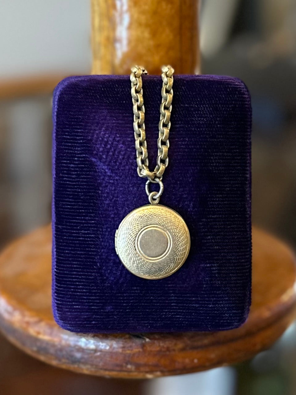 Vintage Midcentury Brass Rolo Chain Circle Locket Pendant Necklace 14.75”