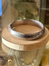 Load image into Gallery viewer, Vintage 1960s English Hallmarked CPS Sterling Silver Hand Engraved Leaf Scroll Hinged Bangle Bracelet Safety Chain

