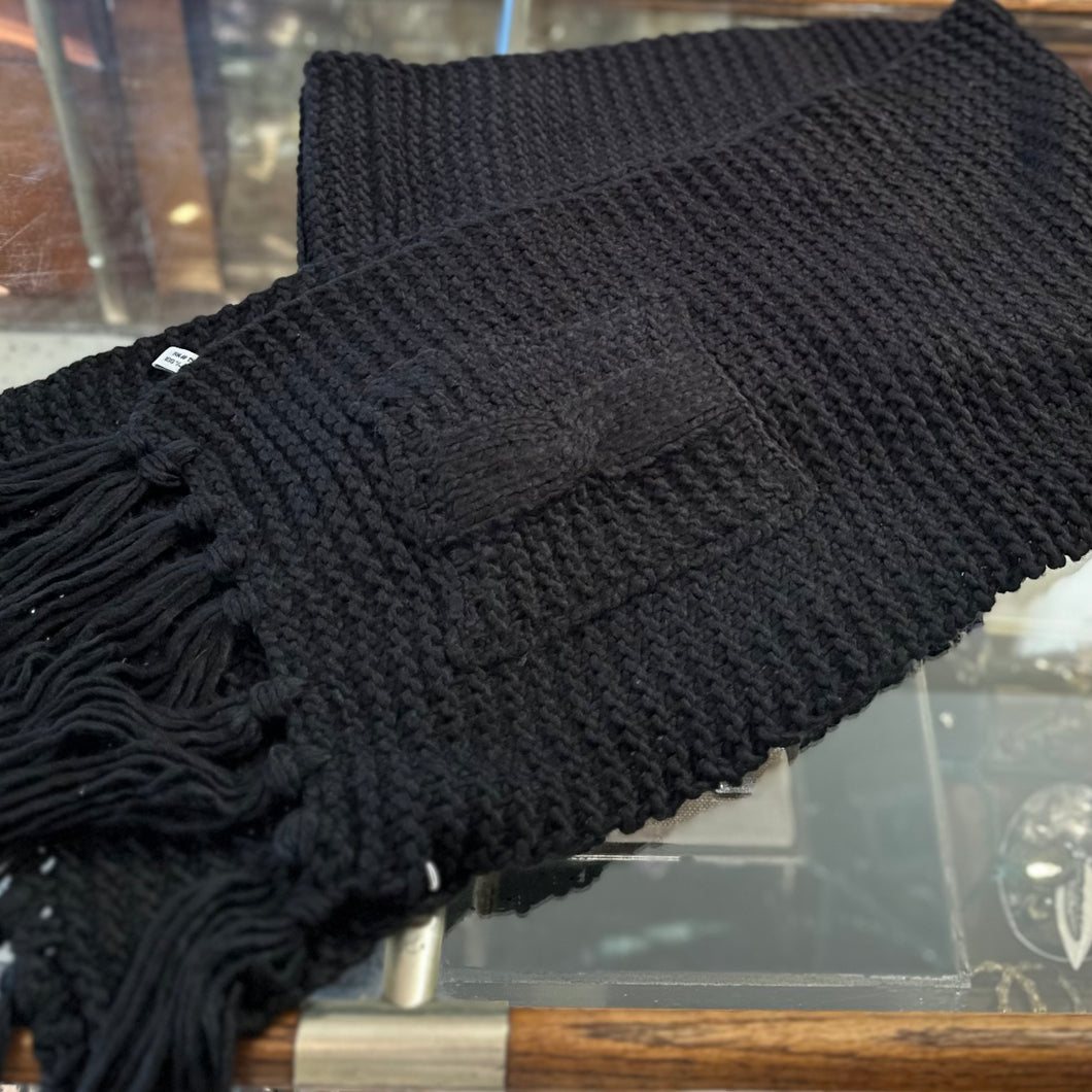 Oversized 2-Pocket Tassel Scarf
