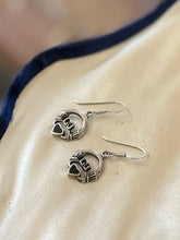 Load image into Gallery viewer, Vintage Sterling Silver &amp; Black Onyx Celtic Irish Claddagh Heart Dangle Earrings
