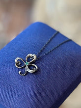 Load image into Gallery viewer, Vintage 1980s Signed Franklin Mint FM Sterling Silver &amp; Emerald Open 3-Leaf Clover Shamrock Pendant Necklace 16.2”
