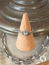 Load image into Gallery viewer, Vintage Sterling Silver Claddagh Celtic Knot Ring US Size 8 Unisex
