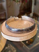 Load image into Gallery viewer, Vintage 1960s English Hallmarked CPS Sterling Silver Hand Engraved Leaf Scroll Hinged Bangle Bracelet Safety Chain

