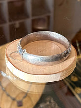 Load image into Gallery viewer, Vintage 1960s English Hallmarked CPS Sterling Silver Hand Engraved Leaf Scroll Hinged Bangle Bracelet Safety Chain
