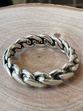 Load image into Gallery viewer, Vintage 925 Sterling Silver Mexico Braided Chain Design Band Ring US Size 8 1/2
