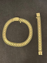 Load image into Gallery viewer, Vintage Signed Sarah Coventry S.A.C Chunky Gold Tone Link Collar Choker Necklace Reversible with Matching Bracelet
