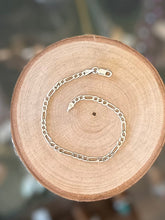 Load image into Gallery viewer, Vintage 1990s Sterling Silver 925 Milor ITALY Figaro Chain Link Bracelet Unisex 7.25”
