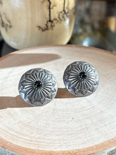 Load image into Gallery viewer, Vintage Midcentury Signed JJ Native American Sterling Silver Black Onyx Cabochon Etched Circle Earrings Studs
