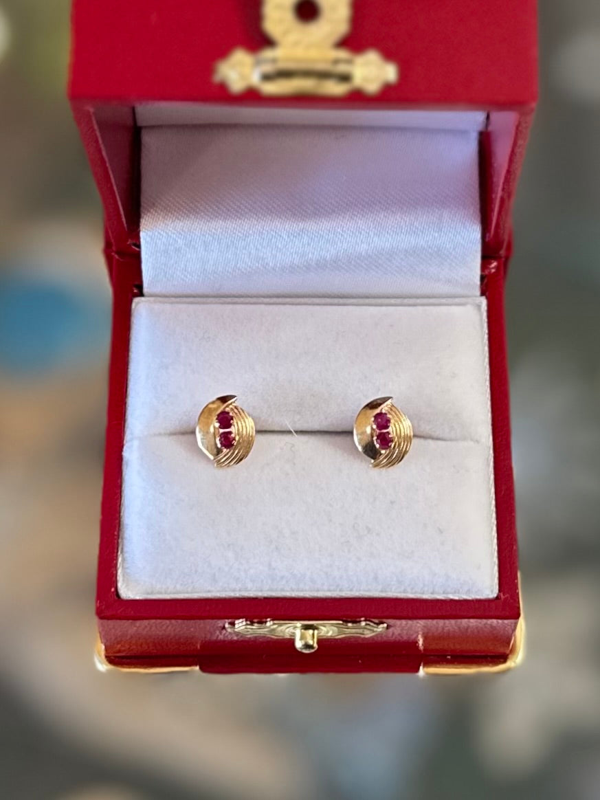 Vintage 1980s 14k Yellow Gold & Genuine Ruby Modernist Stud Earrings Pierced
