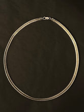 Load image into Gallery viewer, Vintage 1990s 925 ITALY Sterling Silver 4mm Omega Chain Necklace 17”
