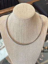 Load image into Gallery viewer, Vintage 1990s 925 ITALY Sterling Silver 6mm Omega Chain Necklace 16"
