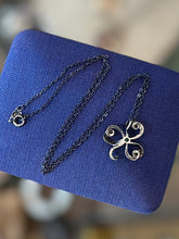 Load image into Gallery viewer, Vintage 1980s Signed Franklin Mint FM Sterling Silver &amp; Emerald Open 3-Leaf Clover Shamrock Pendant Necklace 16.2”
