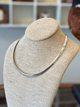 Load image into Gallery viewer, Vintage 1990s 925 ITALY Sterling Silver 4mm Omega Chain Necklace 17”
