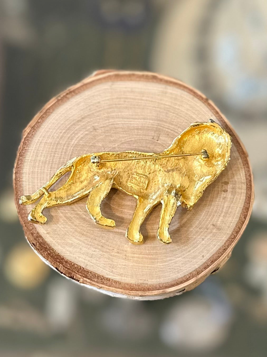 Vintage 1987 Signed Mimi di Niscemi Brushed Gold Tone Lion  display picture 1
