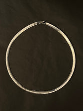 Load image into Gallery viewer, Vintage 1990s 925 ITALY Sterling Silver 4mm Omega Chain Necklace 17”
